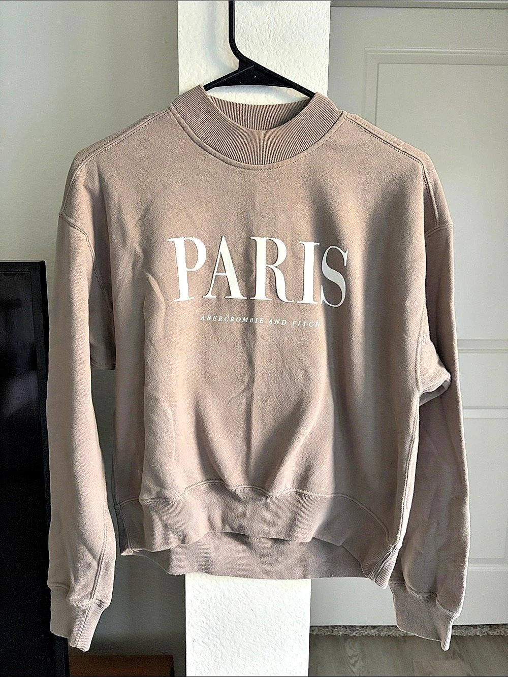 Abercrombie & Fitch Soft A&F Collection Paris Graphic Sweatshirt XS